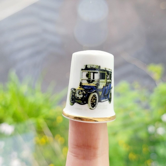 Vintage Old Car Bone China Thimble - Picture 5 of 8